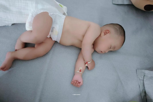 开封三个月宝宝抬头不稳 开封三个月宝宝抬头不稳